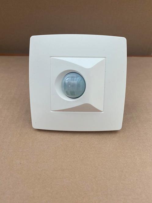 Détecteur de mouvement blanc Niko, Doe-het-zelf en Bouw, Elektriciteit en Kabels, Nieuw, Ophalen
