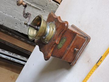 Oude koffiemolen beschikbaar voor biedingen