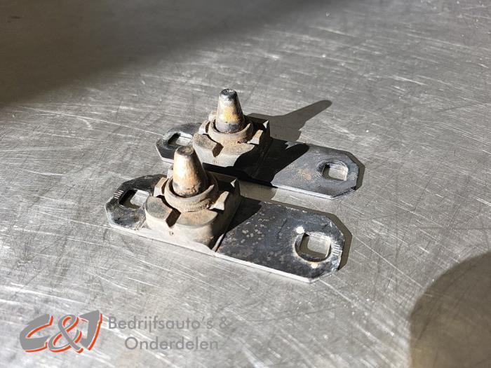 Deurvanger 4Deurs rechts-achter van een Mercedes Sprinter, Auto-onderdelen, Carrosserie, Mercedes-Benz, Gebruikt, 3 maanden garantie