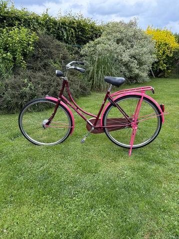 Roze Gazelle omafiets – rijdt goed, wel wat gebruikssporen beschikbaar voor biedingen