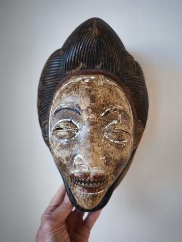 PUNU-masker (Gabon) beschikbaar voor biedingen