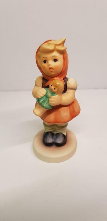 Hummel 239/B ‘Girl with Doll’ - TMK 7 beschikbaar voor biedingen