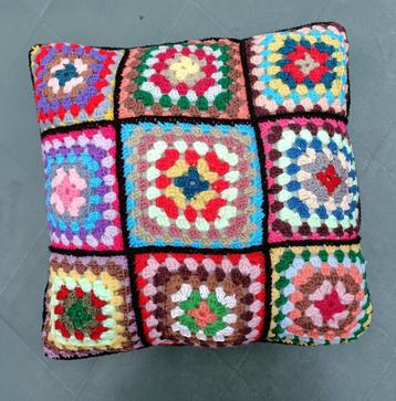 Coussin Granny Square années 70 flower power vintage durable