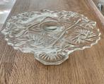 Oude taartschotel op voet, wit glas - brocante, Ophalen of Verzenden