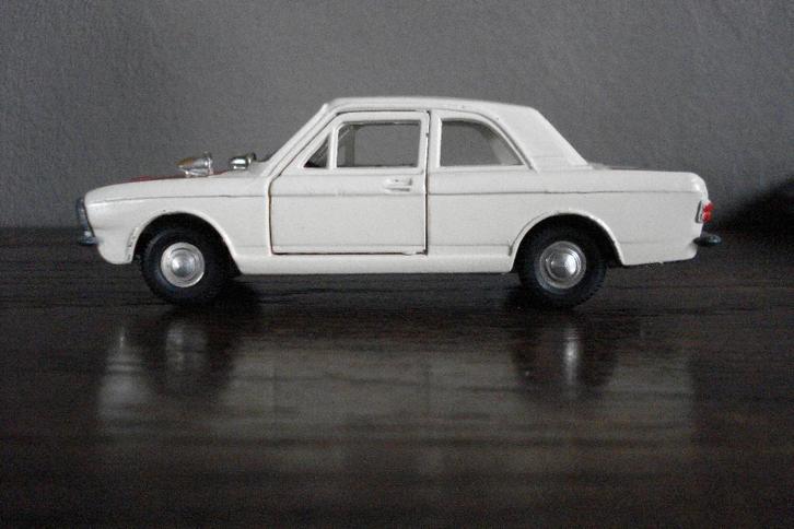 Ford Cortina MK II (1966-1970), Hobby & Loisirs créatifs, Voitures miniatures | 1:43, Utilisé, Voiture, Dinky Toys, Enlèvement ou Envoi