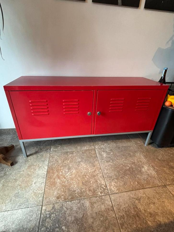 Rood/zilver metalen kastje Ikea., Huis en Inrichting, Kasten | Dressoirs, Gebruikt, 100 tot 150 cm, 25 tot 50 cm, Met deur(en)