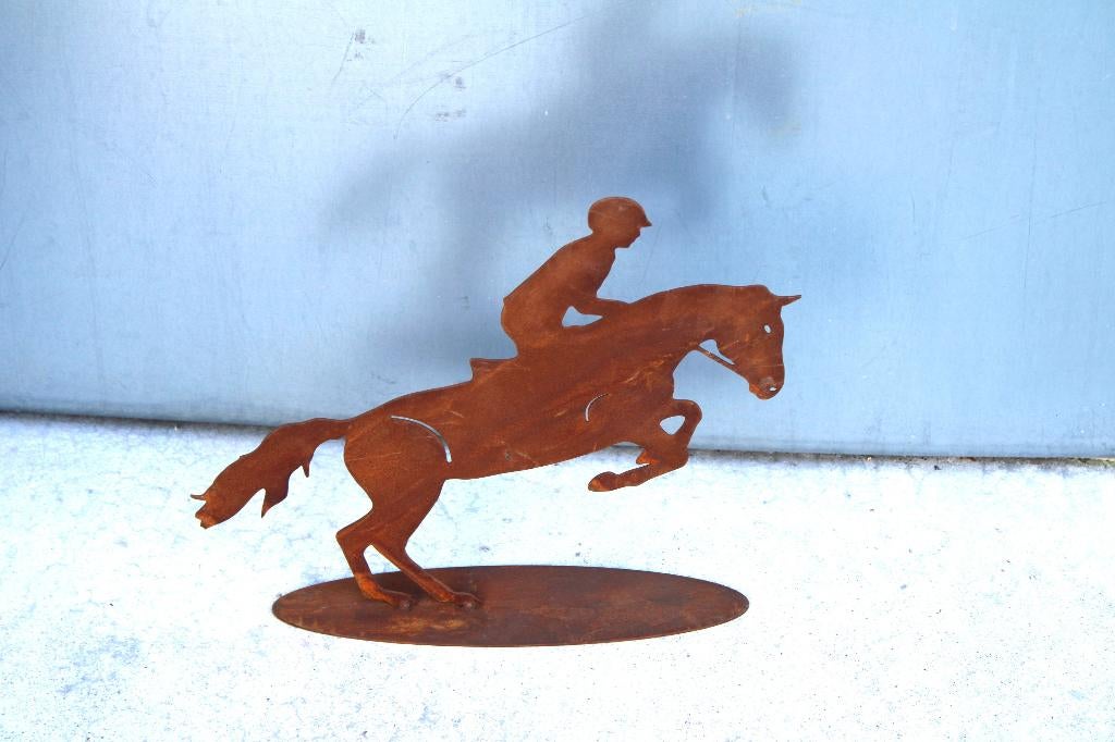 Roestig smeedijzeren springpaard op plaat., Tuin en Terras, Tuinwanddecoratie, Nieuw, Ophalen of Verzenden