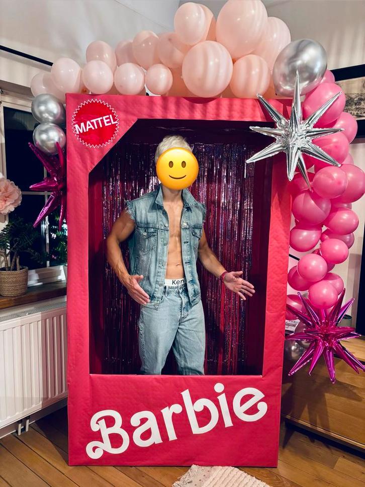 Boîte Barbie taille humaine/adulte, Hobby & Loisirs créatifs, Articles de fête, Utilisé, Décoration, Enlèvement