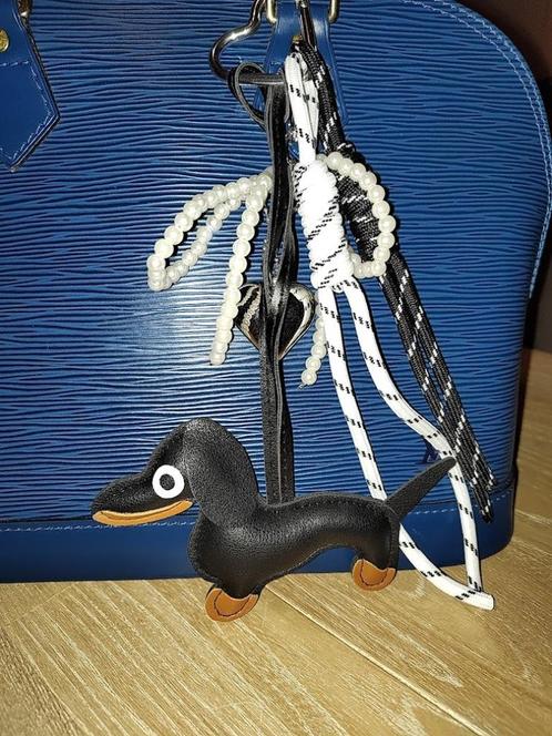 Bagcharm / Bedel 'the dachshund', Handtassen en Accessoires, Bedels, Nieuw, Overige merken, Overige materialen, 2 of 3 bedels