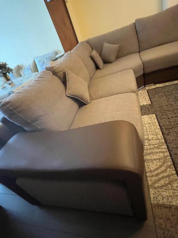 Canapé avec poufs (2) et coussins (4) beschikbaar voor biedingen