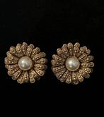 Antieke goudkleurige bloem oorbellen met parels, Enlèvement ou Envoi, Boucles d'oreilles