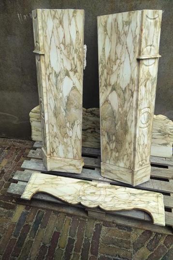 Prachtige Paonazza/Calacatta d'oro marmeren pompadour schouw beschikbaar voor biedingen