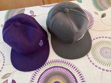 Set van 2 HOODBOYZ petten maat 7 1/4 beschikbaar voor biedingen