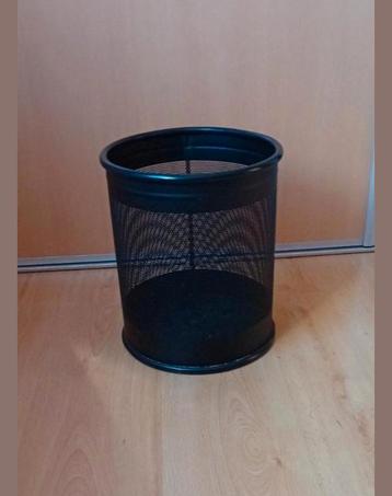 Zwarte vuilnisbak voor kantoorpapier  beschikbaar voor biedingen