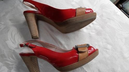 Superbe sandale à plateforme en cuir verni rouge 37 Cypres, Vêtements | Femmes, Chaussures, Comme neuf, Escarpins, Rouge, Enlèvement ou Envoi