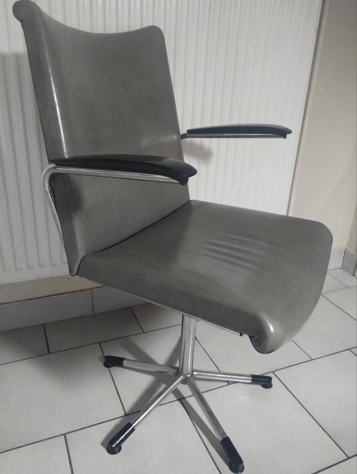 Design bureaustoel Gebroeders De Wit...zgst...0478028005, Huis en Inrichting, Bureaustoelen, Zo goed als nieuw, Bureaustoel, Grijs