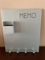 Metalen membord met magneetjes en 4 haakjes voor sleutels, Huis en Inrichting, Woonaccessoires | Memoborden, Ophalen, Nieuw