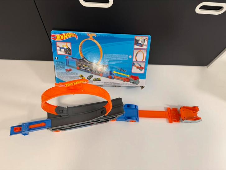 Hot Wheels Stunt N Go Transporter and Trackset, Kinderen en Baby's, Speelgoed | Racebanen, Zo goed als nieuw, Hot Wheels, Ophalen of Verzenden