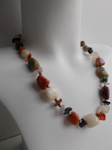 Prachtige halsketting met natuurstenen + armband beschikbaar voor biedingen
