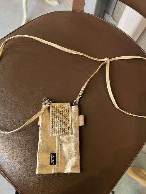 gsm tasje 13/8, Handtassen en Accessoires, Tassen | Damestassen, Zo goed als nieuw, Overige typen, Overige kleuren, Ophalen of Verzenden