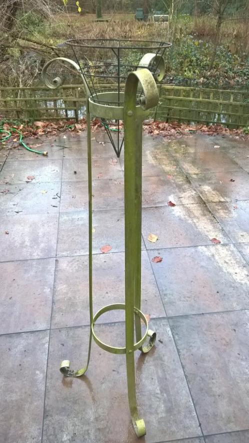 BLOEMPOT STAANDER 2 stuks, Tuin en Terras, Bloembakken en Plantenbakken, Gebruikt, Metaal, Binnen, Balkon, Tuin, 60 cm of meer