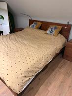 Gratis: bed, verlichting, 2 nachttafeltjes & ladekast, Ophalen, Gebruikt, Bruin, Tweepersoons