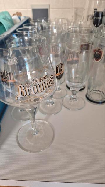 Bier en wijnglazen. Duvel, Karmeliet, Cornet, Jupiler beschikbaar voor biedingen