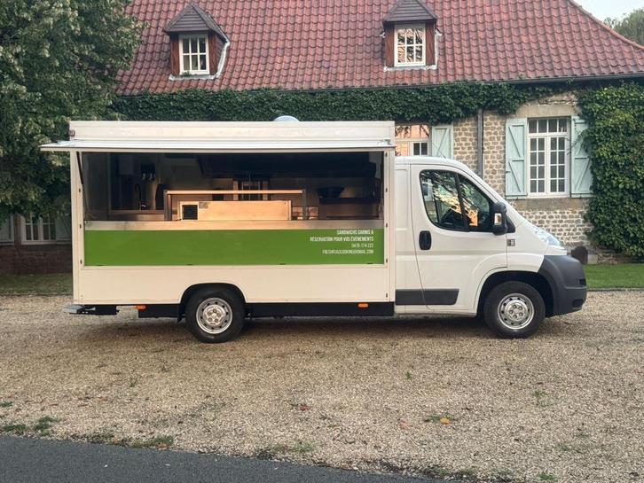 Foodtruck "prêt à l'emploi" tout est neuf, Zakelijke goederen, Horeca | Food, Diepvries, Ophalen