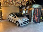 Peugeot 107 1.0i *AUTOMATIQUE / 5 PORTES / MOTEUR TOYOTA AYG, Stof, Gebruikt, Zwart, https://public.car-pass.be/vhr/70721488-86e3-43af-9a2b-c5bdc4bcbb7f