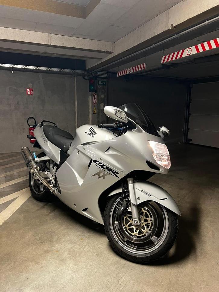 Honda CBR 1100 XX, Motos, Motos | Honda, Particulier, Sport, plus de 35 kW, 4 cylindres, Permis Moto A, ABS, Poignées chauffantes
