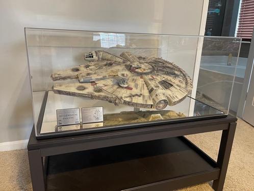 GEZOCHT: Master Replicas Millennium Falcon Studio Scale 1/43, Verzamelen, Star Wars, Zo goed als nieuw, Replica, Ophalen of Verzenden