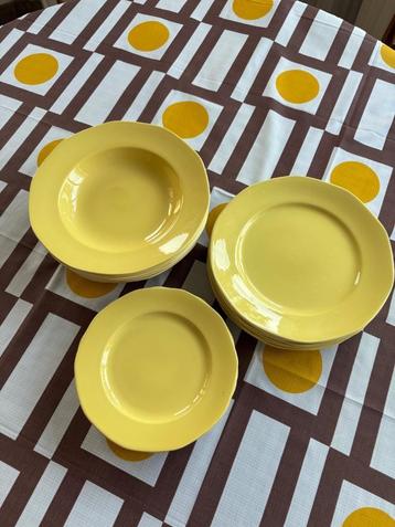 Boch geel servies (3x6 borden) beschikbaar voor biedingen