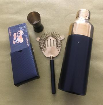 Shaker + speelkaarten+accessoires beschikbaar voor biedingen