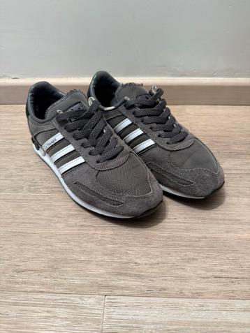 Adidas L.A TRAINER 38.5 beschikbaar voor biedingen
