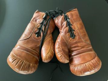 Gants de boxe vintage en cuir brun fauve