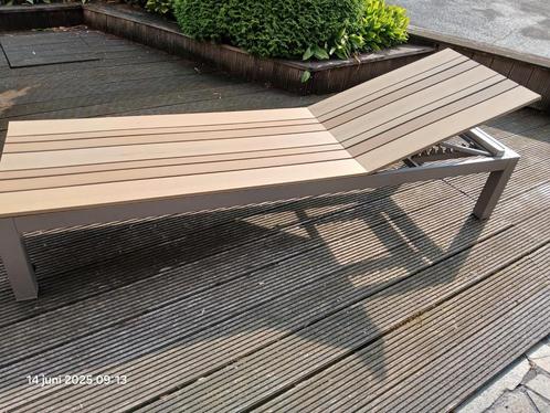 Zeer sterk tuin ligbed.
2 meter lang, 60  cm breed en 36 cm, Tuin en Terras, Picknicktafels, Zo goed als nieuw, Aluminium, Ophalen