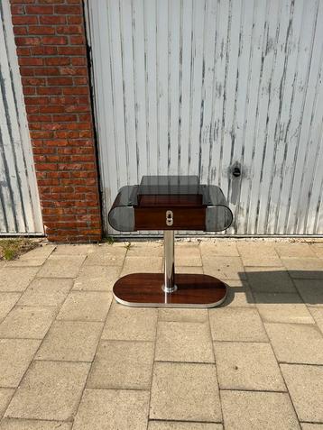 Vintage bijzettafel nachtkastje plexi en hout beschikbaar voor biedingen