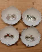 4 plats/cendriers vintage  avec véhicules anciens, Antiquités & Art, Enlèvement ou Envoi