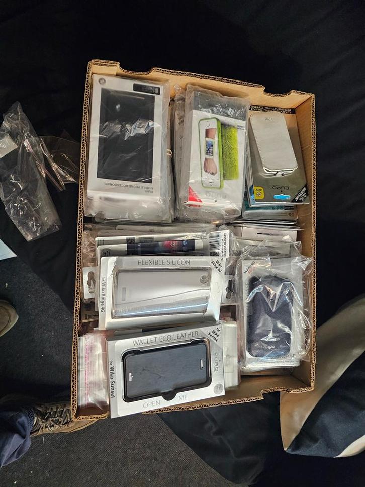 24 banaandozen aan telefoonaccessoires (hoesjes, laders…), Telecommunicatie, Mobiele telefoons | Hoesjes en Screenprotectors | Apple iPhone