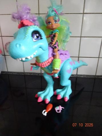 Cave Club Rockelle en Tyrasaurus Pop en Dino beschikbaar voor biedingen