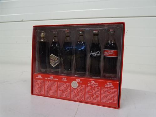 A5298 evolution of the coca cola contour bottle, Verzamelen, Merken en Reclamevoorwerpen, Gebruikt, Ophalen of Verzenden
