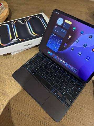 iPad Pro 11-inch WIFI + CELLULAR M4 256GB + Apple Keyboard, Computers en Software, Apple iPads, Zwart, 11 inch, Nieuw, Ophalen of Verzenden