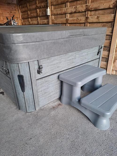 sunspa vogue majesty met balboa besturingssysteem, Tuin en Terras, Bubbelbaden en Hottubs, Zo goed als nieuw, Ophalen