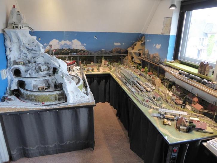 volledige modeltreinbaan en zeer veel toebehoren, Hobby en Vrije tijd, Modeltreinen | H0, Gebruikt, Overige typen, Wisselstroom