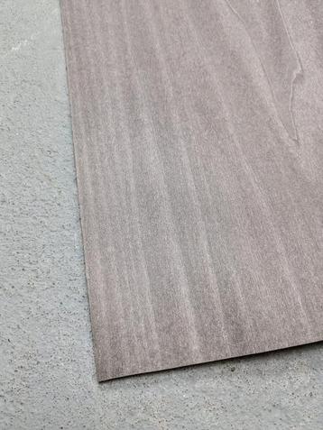 Placage en bois de tulipier gris | 183x23 cm disponible aux enchères