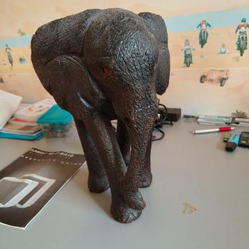 houten sculptuur olifant beschikbaar voor biedingen