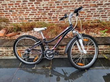 Mooie meisjes fiets beschikbaar voor biedingen