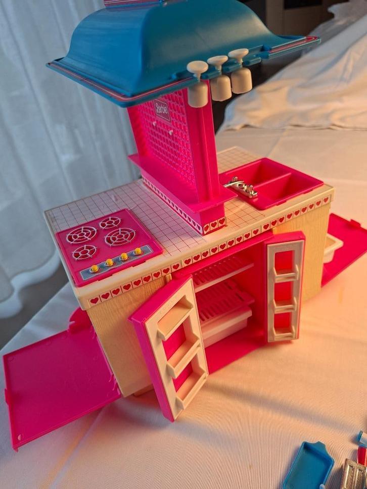 barbie keuken, Kinderen en Baby's, Speelgoed | Poppen, Zo goed als nieuw, Barbie, Ophalen of Verzenden