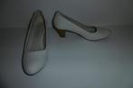 maat 41: hakschoen gebroken wit, Kleding | Dames, Schoenen, Schoenen met hoge hakken, Trend One, Wit, Zo goed als nieuw