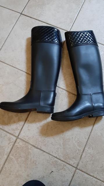 Bottes hautes en caoutchouc noires élégantes 45 cm comme neu, Bottes de pluie, Enlèvement ou Envoi, Comme neuf, Noir